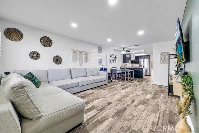 Detail Gallery Image 5 of 19 For 22789 Unit F Palm, Grand Terrace,  CA 92313 - 3 Beds | 2 Baths