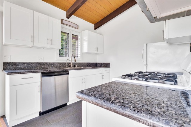 Detail Gallery Image 14 of 35 For 2215 Pullman Ln, Redondo Beach,  CA 90278 - 3 Beds | 2 Baths