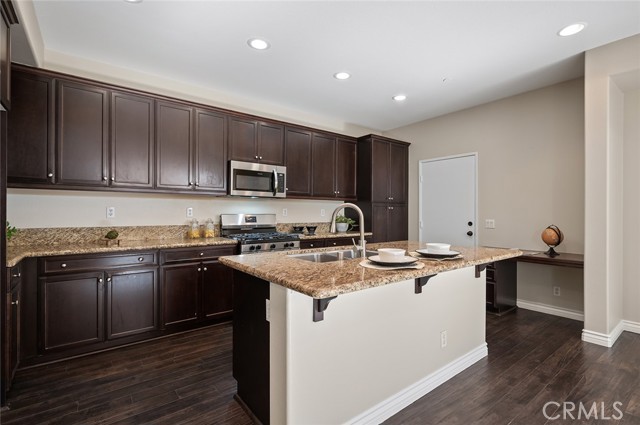 Detail Gallery Image 7 of 40 For 12584 Montaivo Ln, Corona,  CA 91752 - 4 Beds | 2/1 Baths