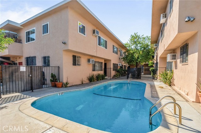 Detail Gallery Image 1 of 14 For 6850 Morella Ave #6,  North Hollywood,  CA 91605 - 2 Beds | 2 Baths