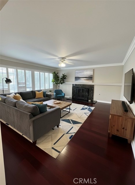 Detail Gallery Image 9 of 33 For 213 E Borromeo, Placentia,  CA 92870 - 5 Beds | 4 Baths