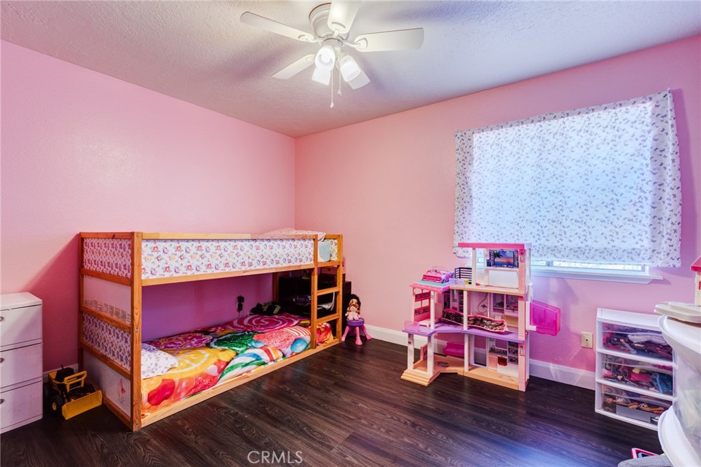 https://media.crmls.org/medias/c5fb1583-5407-4a28-b4ee-a24cdb4b2a7a.jpg?preset=X-Large