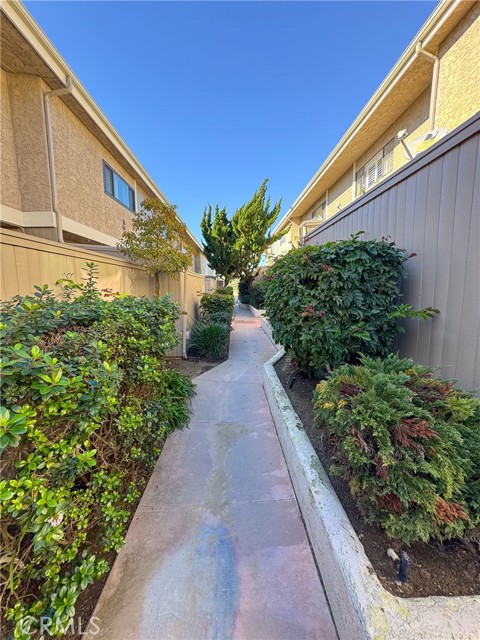 Detail Gallery Image 26 of 35 For 511 Meyer Lane #8,  Redondo Beach,  CA 90278 - 2 Beds | 1/1 Baths