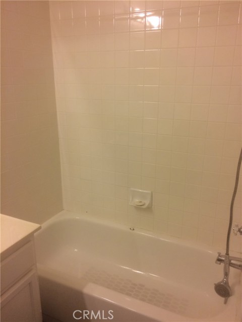 Detail Gallery Image 18 of 28 For 2091 Lake Shore Dr #B,  Chino Hills,  CA 91709 - 3 Beds | 2/1 Baths