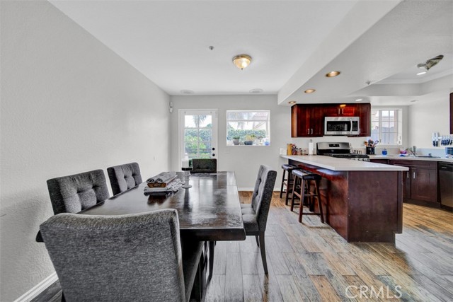 452 Chatsworth Dr. photo 6