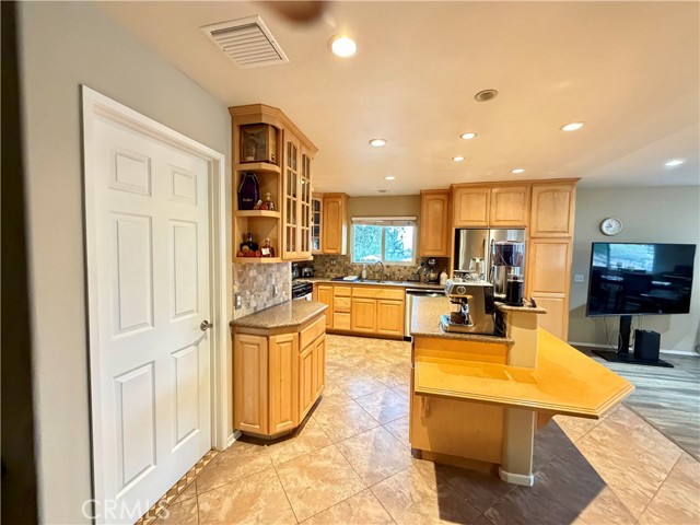 Detail Gallery Image 14 of 37 For 27939 Oakgale, Canyon Country,  CA 91351 - 3 Beds | 2 Baths