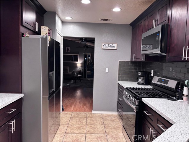 Detail Gallery Image 35 of 38 For 560 Coudures Way, Perris,  CA 92571 - 3 Beds | 2 Baths