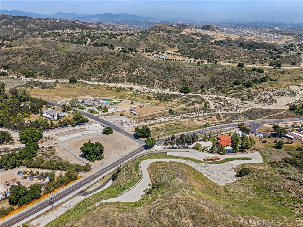 https://media.crmls.org/medias/c5fd0f9a-3460-4e1b-b26e-25f89a3db568.jpg?preset=X-Large