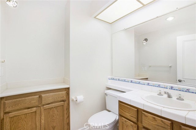 Detail Gallery Image 11 of 33 For 224 17th St, Huntington Beach,  CA 92648 - 4 Beds | 2/1 Baths