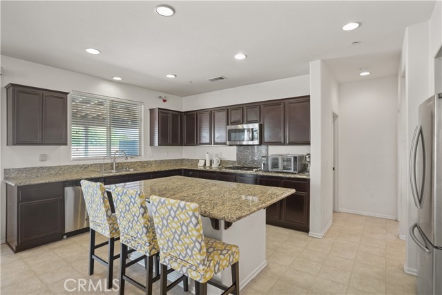 3223 W Avenue J7, Lancaster CA: https://media.crmls.org/medias/c5fdb3c8-9b4c-40a5-90a7-574c08dc650d.jpg