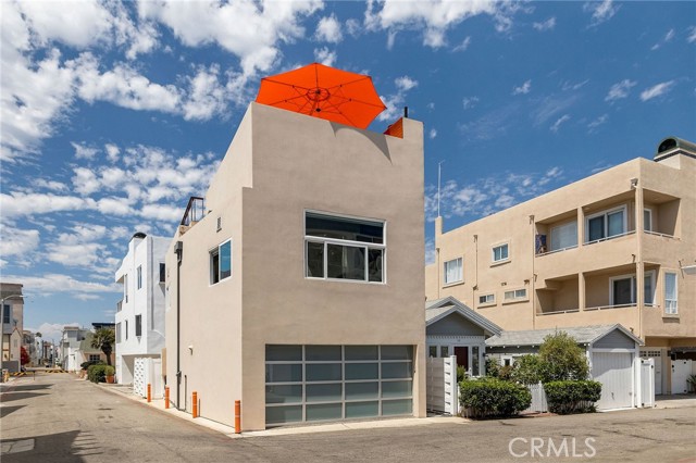 19 4th Court, Hermosa Beach, California 90254, 2 Bedrooms Bedrooms, ,2 BathroomsBathrooms,Residential,Sold,4th,SB24159456