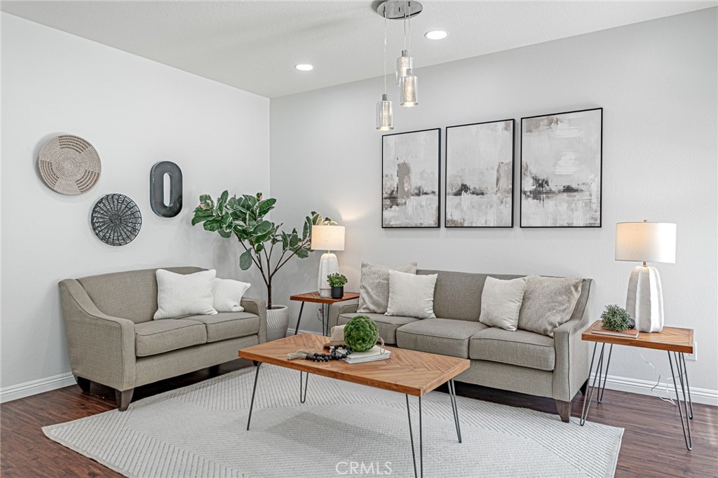 https://media.crmls.org/medias/c5fe04e4-f3ab-4737-ade6-7372db130adf.jpg?preset=X-Large