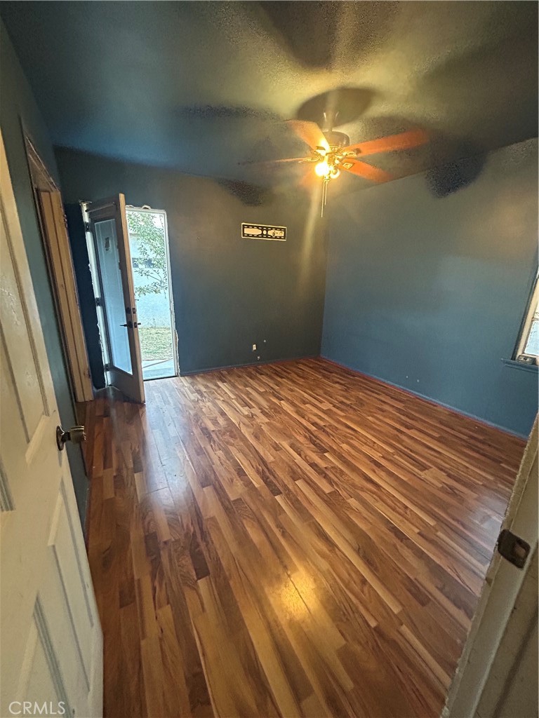 https://media.crmls.org/medias/c5fe5dc9-c247-442b-bb73-6591ec052da0.jpg?preset=X-Large
