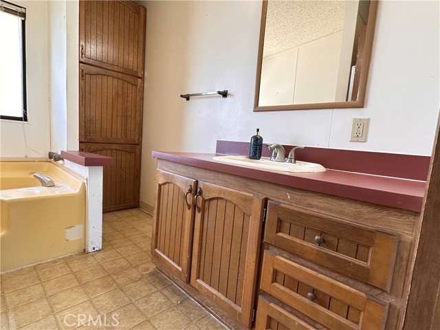 1500 Held Drive, Modesto CA: https://media.crmls.org/medias/c5ff2e1f-e3b3-40ab-bcba-871b80846636.jpg