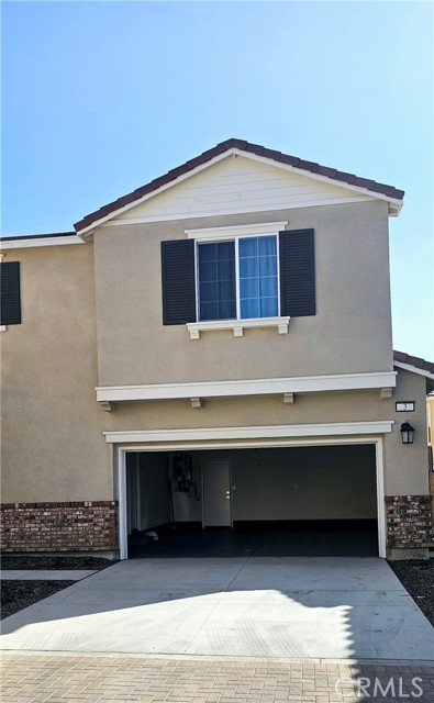 Detail Gallery Image 1 of 46 For 16273 Castello Lane, Fontana,  CA 92336 - 4 Beds | 2/1 Baths