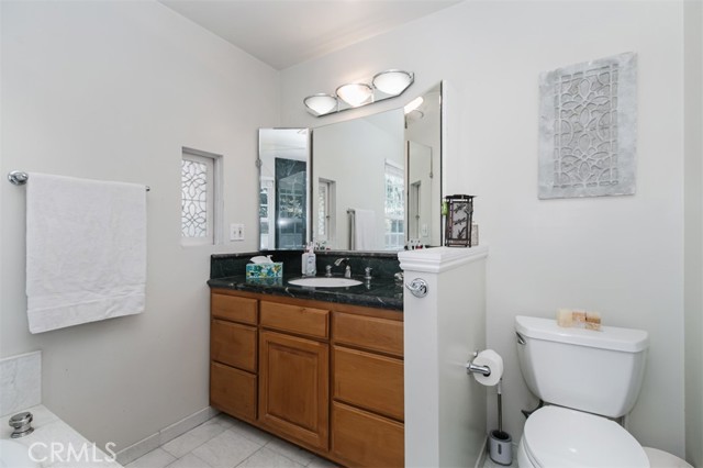 22046 Buena Ventura Street, Woodland Hills CA: https://media.crmls.org/medias/c600633c-3c49-4095-a022-a4edfbbd59fd.jpg
