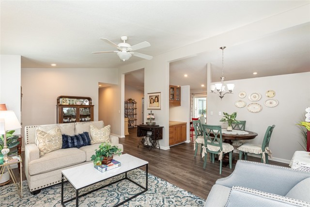 Detail Gallery Image 10 of 38 For 4470 Sapphire Ln, Oceanside,  CA 92056 - 2 Beds | 2 Baths