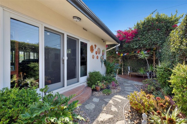 5345 W 140th St, Hawthorne CA: https://media.crmls.org/medias/c6022c7c-acbe-4518-ac49-33b70ee44c83.jpg