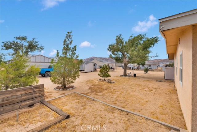10378 Willow Wells Avenue, Lucerne Valley CA: https://media.crmls.org/medias/c602eb00-8e37-406b-8549-3f4ca16f6ad3.jpg