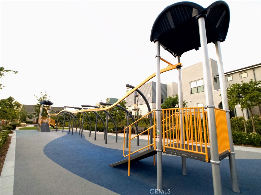 https://media.crmls.org/medias/c60339ec-8bbc-4c67-a10e-5a2d828cdb75.jpg?preset=X-Large