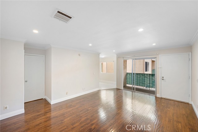 Detail Gallery Image 6 of 28 For 121 Sinclair Ave #206,  Glendale,  CA 91206 - 2 Beds | 2 Baths