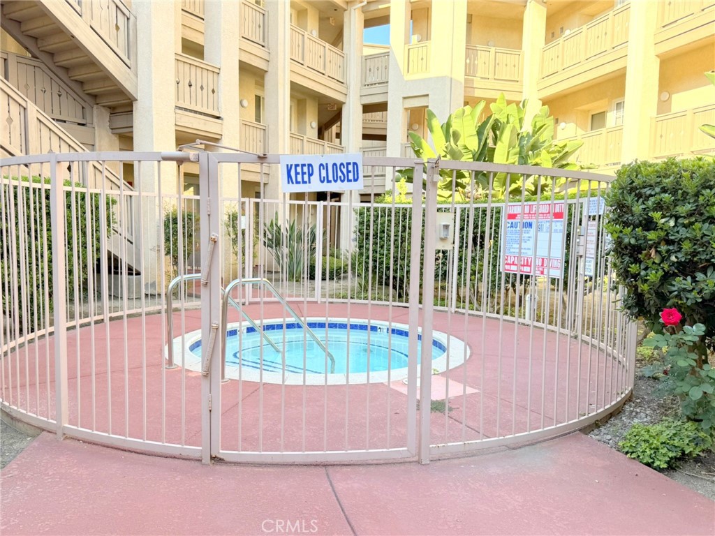 https://media.crmls.org/medias/c603b93f-ee1d-4993-8439-d737e2420621.jpg?preset=X-Large