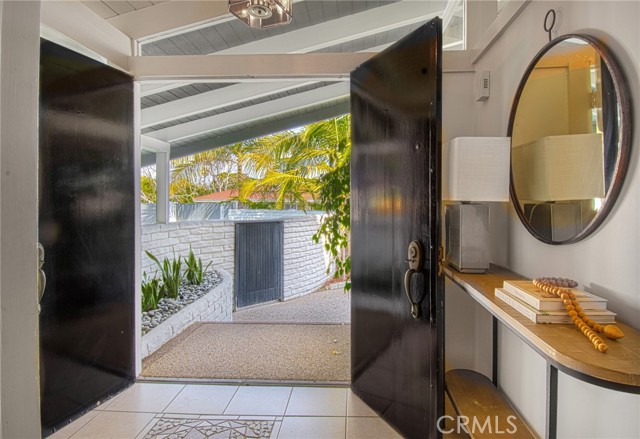 Detail Gallery Image 3 of 42 For 395 Meadow Ln, Newport Beach,  CA 92660 - 3 Beds | 3 Baths