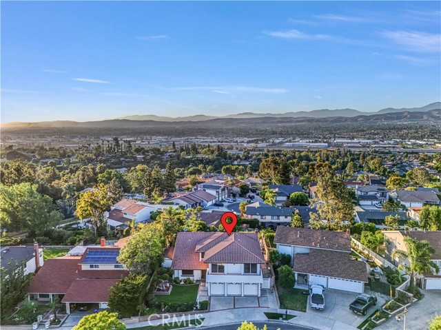 5215 E Rolling Hills Drive, Anaheim Hills CA: https://media.crmls.org/medias/c6058313-0bc7-4b33-889e-d60678d2be66.jpg