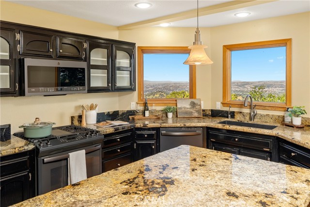 Detail Gallery Image 13 of 63 For 10885 San Marcos Rd, Atascadero,  CA 93422 - 4 Beds | 3/1 Baths