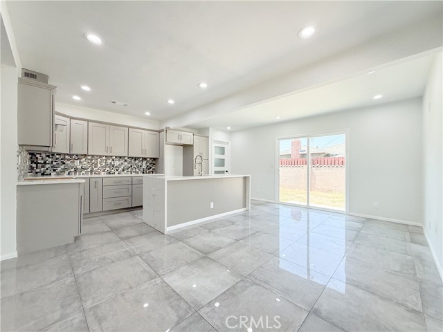 Detail Gallery Image 6 of 28 For 601 S Keene Ave, Compton,  CA 90220 - 3 Beds | 3 Baths