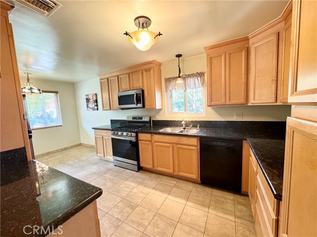 Detail Gallery Image 8 of 29 For 198 E Laurel Ave #D,  Sierra Madre,  CA 91024 - 2 Beds | 1 Baths