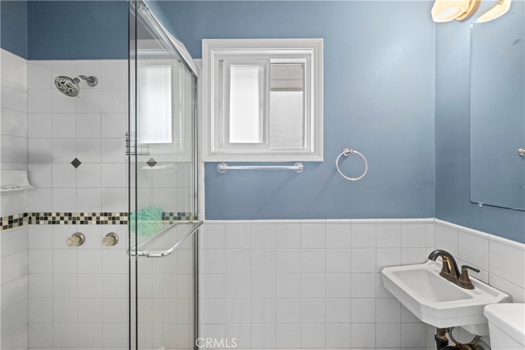 https://media.crmls.org/medias/c606952f-6138-481f-ae71-7f99b764bc29.jpg?preset=X-Large