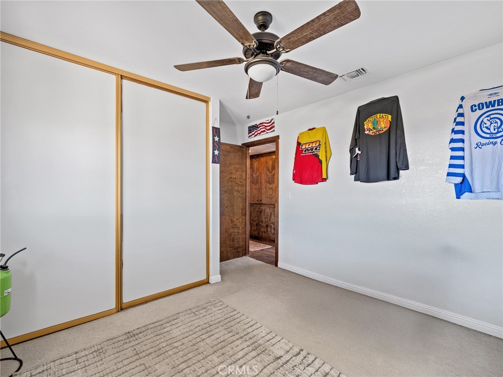 https://media.crmls.org/medias/c6069d00-ad88-4796-b14a-1975dd35b211.jpg?preset=X-Large