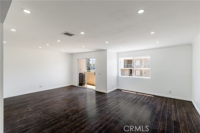 Detail Gallery Image 2 of 24 For 2310 N Fairview St #208,  Burbank,  CA 91504 - 2 Beds | 3 Baths