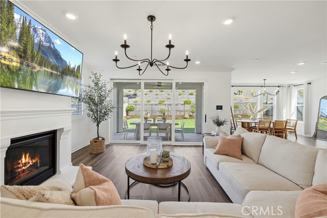 Detail Gallery Image 10 of 74 For 28445 Sunny Ridge Terrace, Castaic,  CA 91384 - 4 Beds | 3/1 Baths