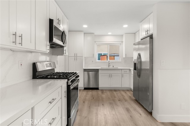 Detail Gallery Image 10 of 23 For 5561 Spa Dr, Huntington Beach,  CA 92647 - 4 Beds | 2 Baths