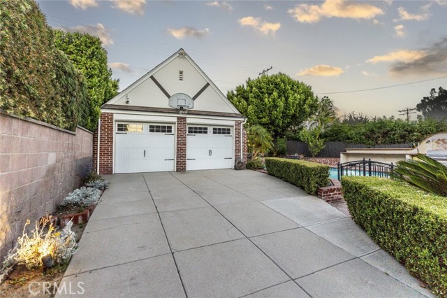 1640 Ard Eevin Avenue, Glendale CA: https://media.crmls.org/medias/c6083dbe-c5a4-4b40-9845-d45f1ee4b913.jpg