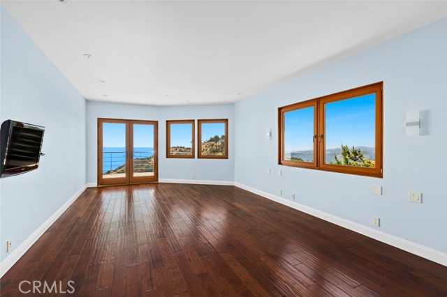 24517 Piuma Road, Malibu CA: https://media.crmls.org/medias/c6090026-770c-4c02-ab0d-07a92f873eb2.jpg