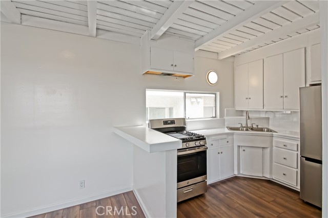 Detail Gallery Image 8 of 19 For 440 Rosecrans Ave #B,  Manhattan Beach,  CA 90266 - 2 Beds | 1 Baths