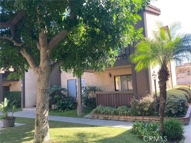 1304 Mountain Avenue, Duarte CA: https://media.crmls.org/medias/c60b0af9-f3e4-4dbf-bf8d-9061e9fb1572.jpg