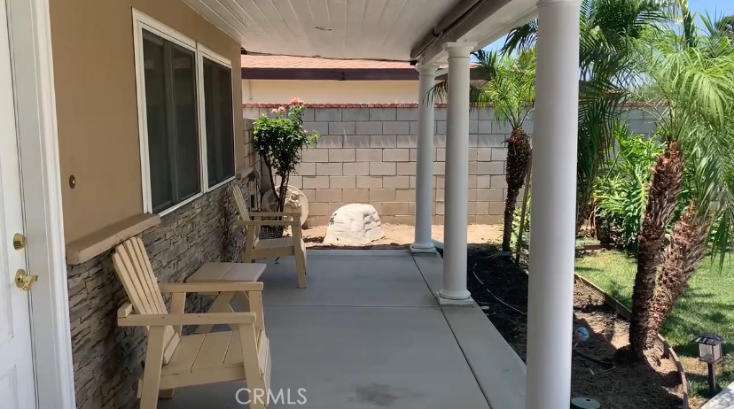https://media.crmls.org/medias/c60c181d-9d4a-49bb-a4e7-c6b6057d22e0.jpg?preset=X-Large