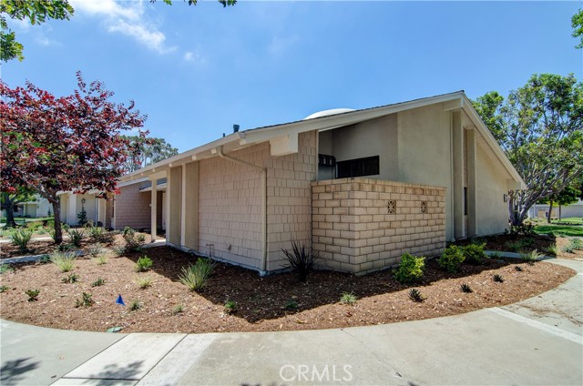 8566 Fallbrook Circle, Huntington Beach CA: https://media.crmls.org/medias/c60d0ecb-fa7f-4b41-aa65-d40a7b01ae91.jpg