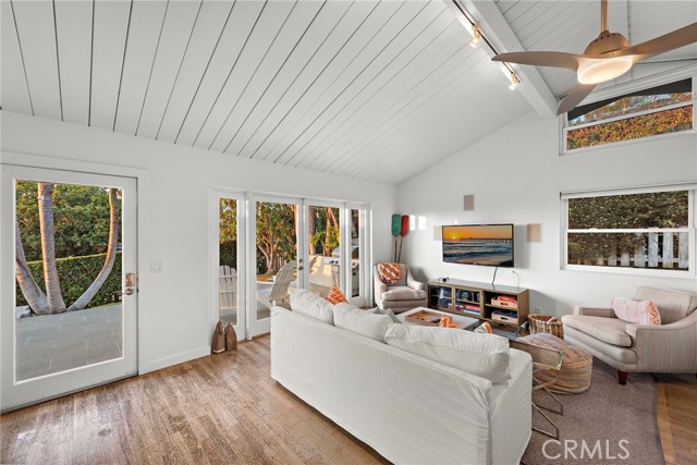 Detail Gallery Image 3 of 23 For 595 Bluebird Canyon Dr, Laguna Beach,  CA 92651 - 2 Beds | 2 Baths