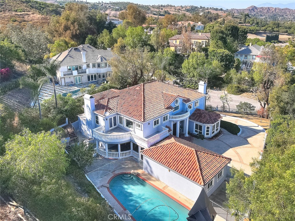 https://media.crmls.org/medias/c60d777f-0578-4548-ad30-cfdbe74564e1.jpg?preset=X-Large