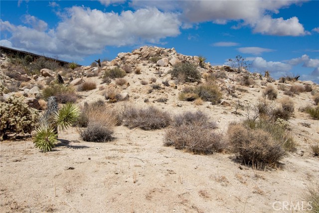 Detail Gallery Image 9 of 13 For 999 Mandarin Rd, Yucca Valley,  CA 92284 - – Beds | – Baths