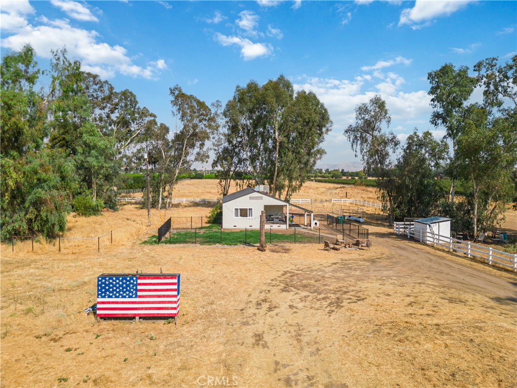 https://media.crmls.org/medias/c60df7cb-f75e-494b-88b6-d7a152a6d0dc.jpg?preset=X-Large