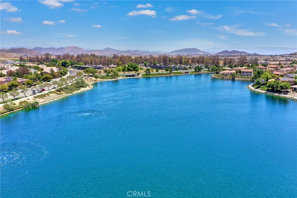 https://media.crmls.org/medias/c60e1ab1-82ae-421e-919a-c816d626076e.jpg?preset=X-Large