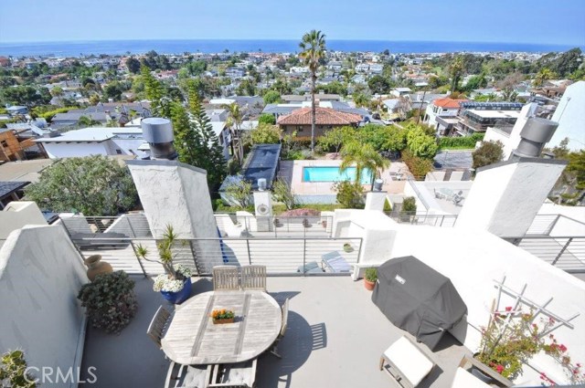 736 Gould Avenue 32, Hermosa Beach, California 90254, 3 Bedrooms Bedrooms, ,2 BathroomsBathrooms,For Sale,Gould,SB19068048