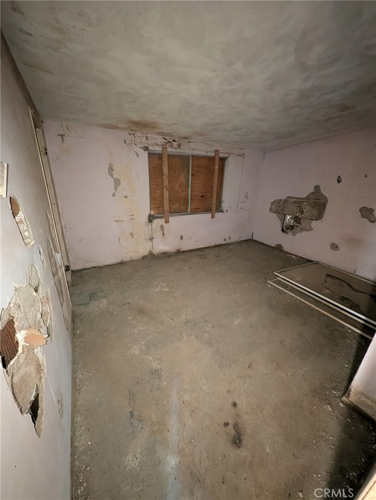 https://media.crmls.org/medias/c60f123e-2e07-478e-b5e8-cb8824f6afe5.jpg?preset=X-Large