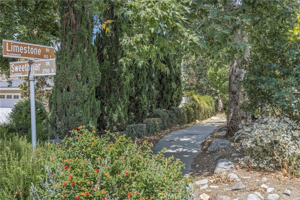 https://media.crmls.org/medias/c6106548-f757-460e-bb5a-b6ae6948adf3.jpg?preset=X-Large